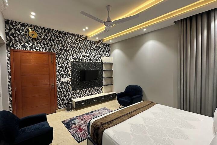 Room 6 of 20