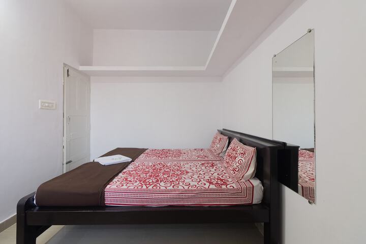 Room 9 of 13