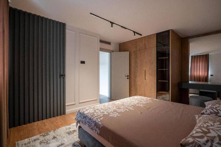 Room 4 of 95