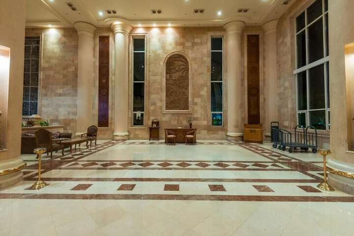 Entrance & Lobby