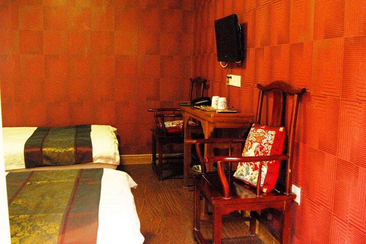 Room 8 of 33