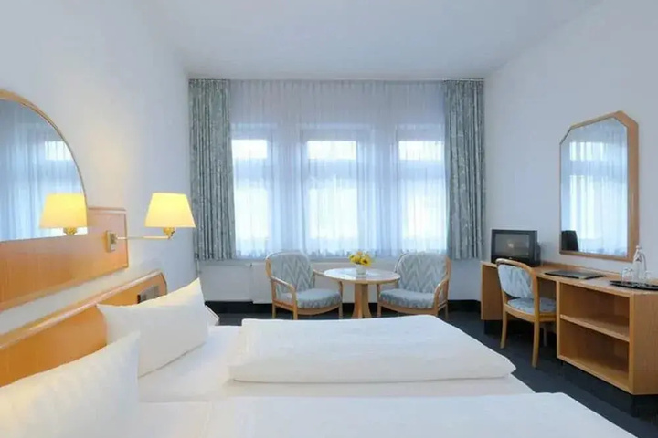 Room 4 of 11