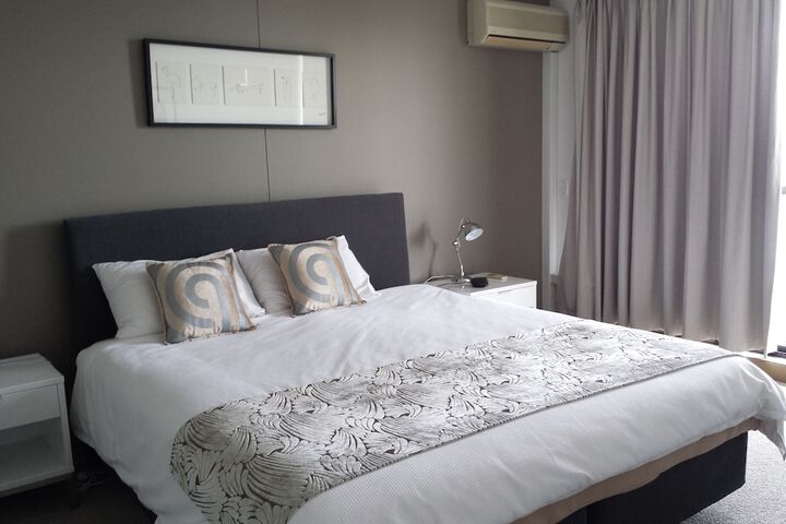 Room 4 of 63