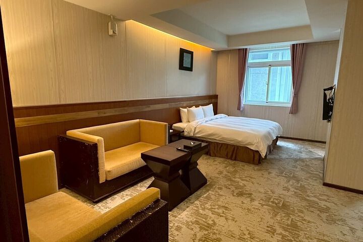 Room 32 of 70