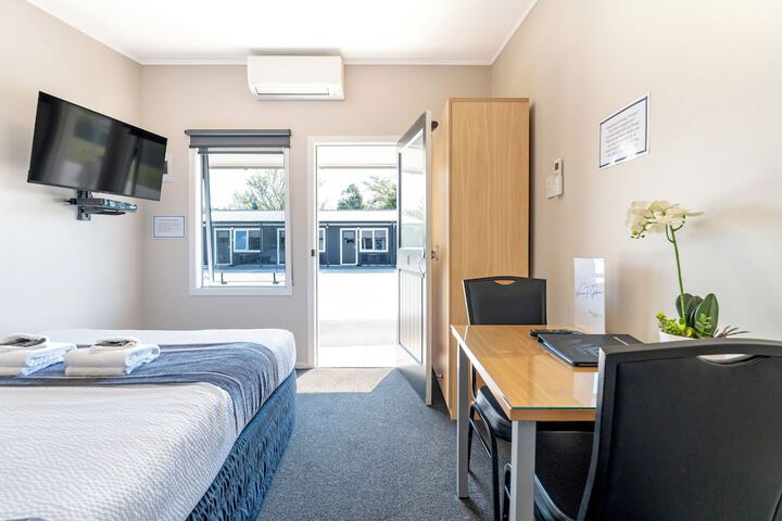 Room 33 of 72