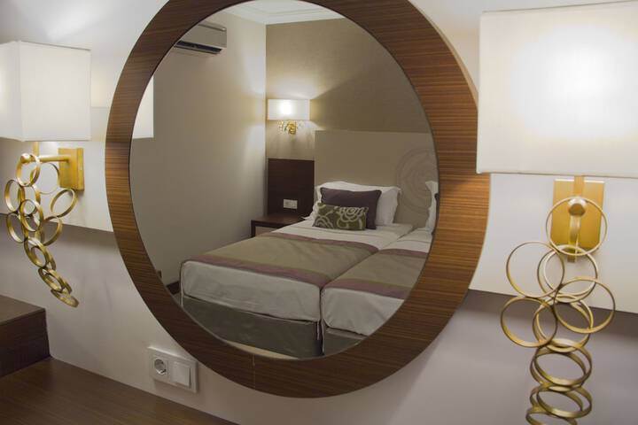 Room 13 of 76