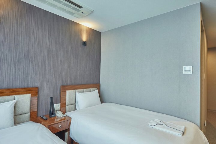 Room 20 of 97