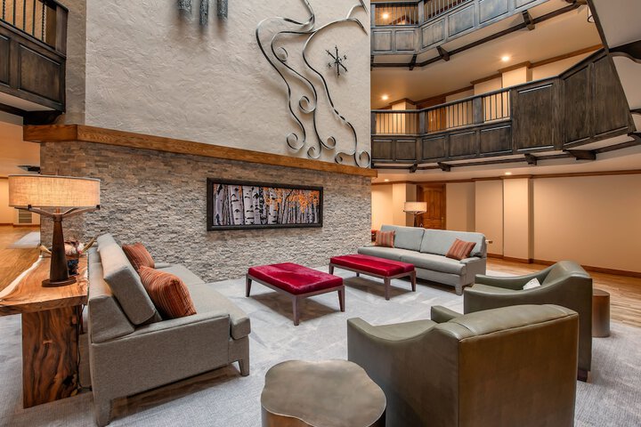 Entrance & Lobby