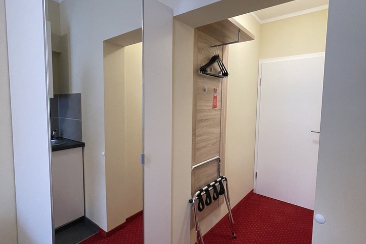 Room 45 of 99
