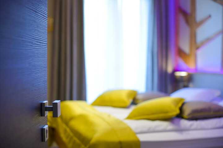 Room 21 of 93