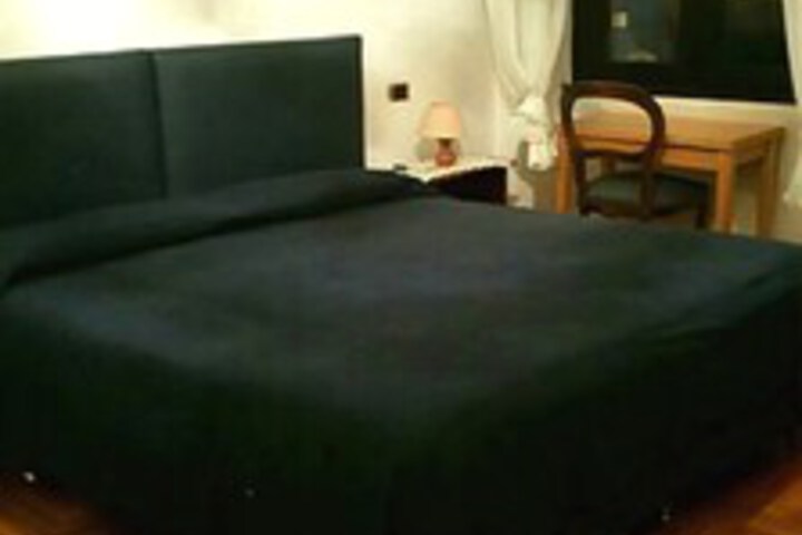 Room 11 of 12