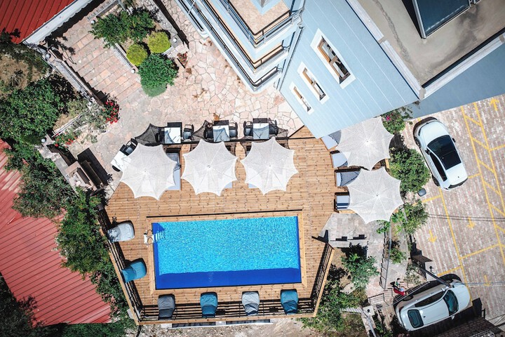 Pool 199 of 245