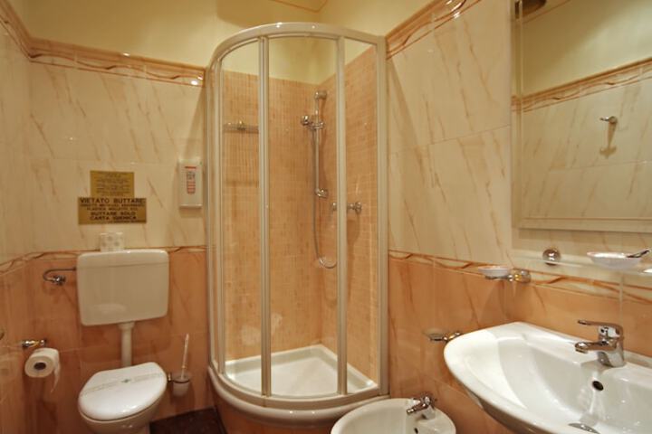 Room 14 of 25