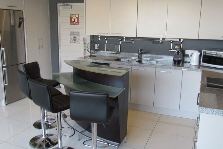 Room 7 of 9