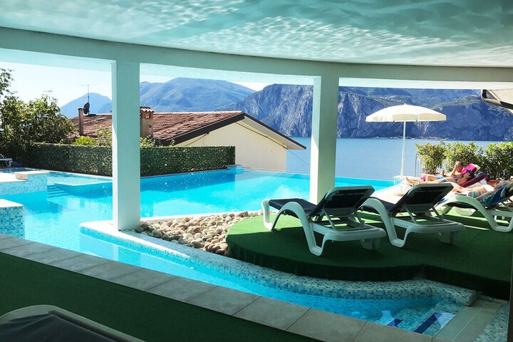 Pool 16 of 32