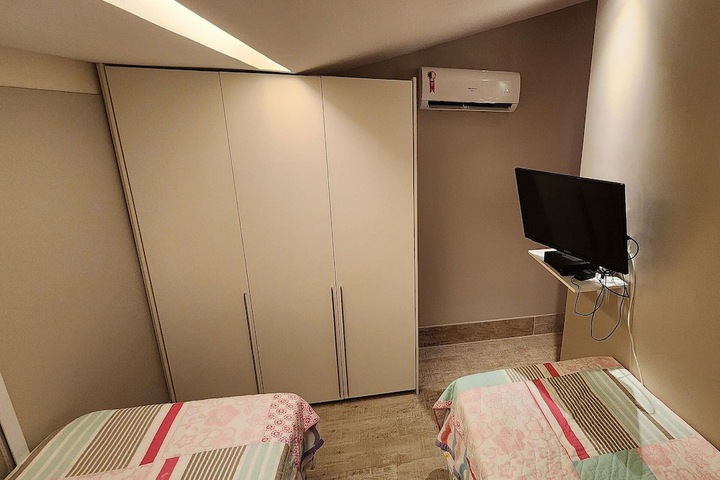 Room 11 of 64