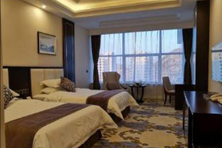 Room 8 of 9