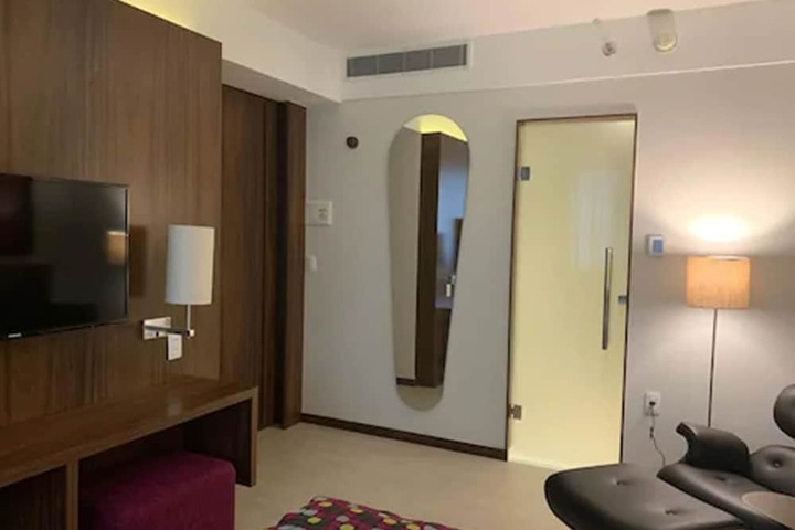Room 14 of 124