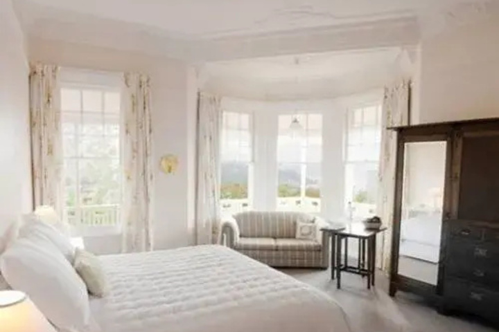 Room 2 of 11