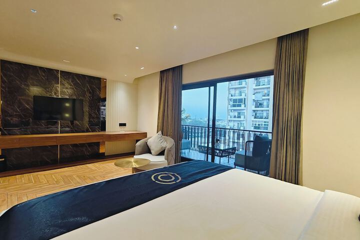 Room 9 of 38