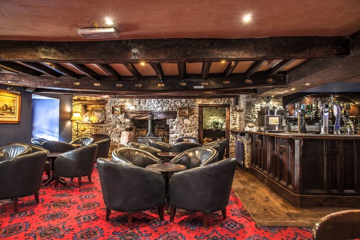 Lounge 9 of 15