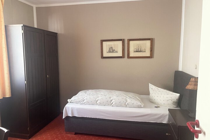 Room 5 of 7