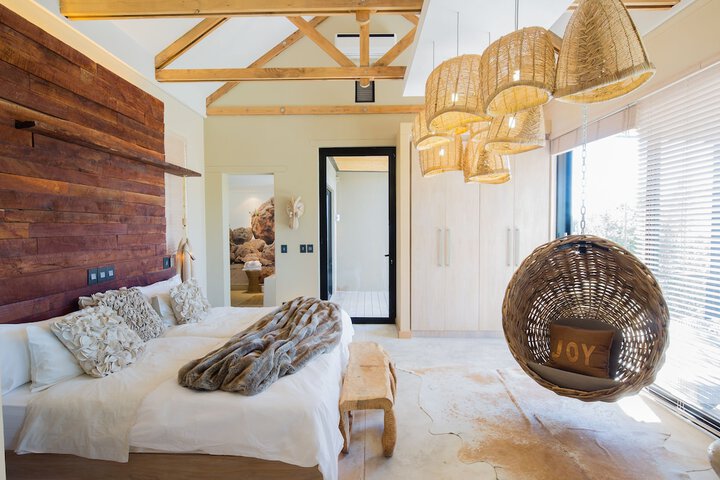 Room 9 of 32