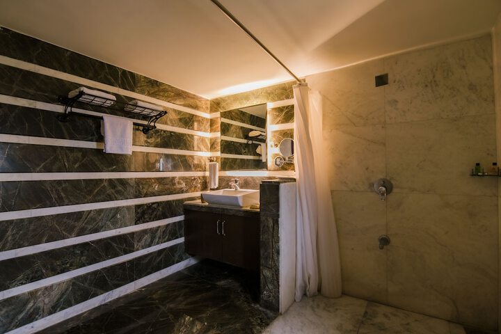 Room 15 of 40