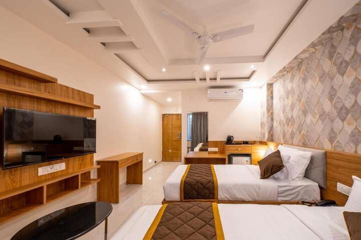 Room 3 of 10