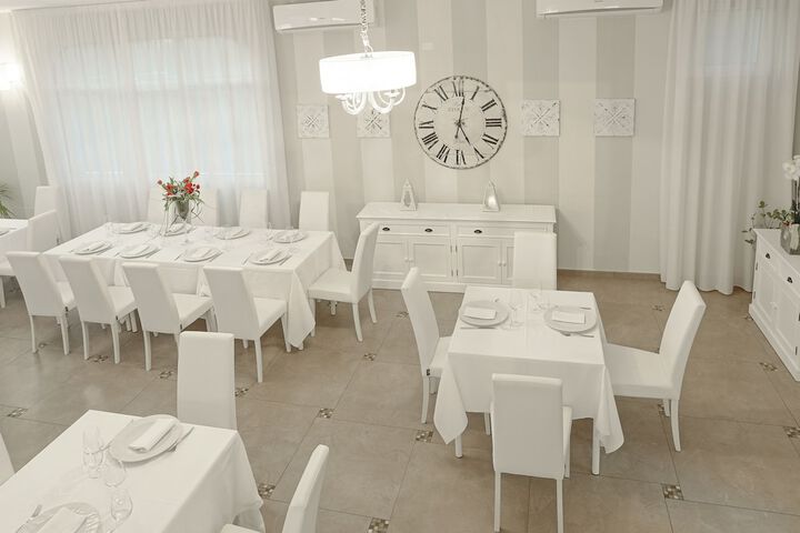 Dining 44 of 60