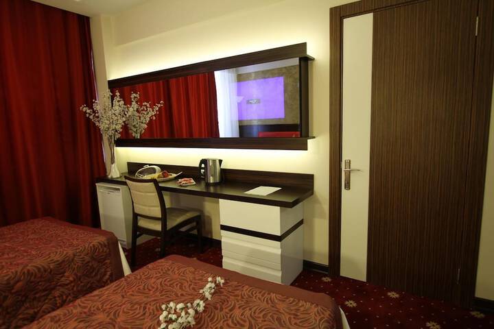 Room 11 of 40