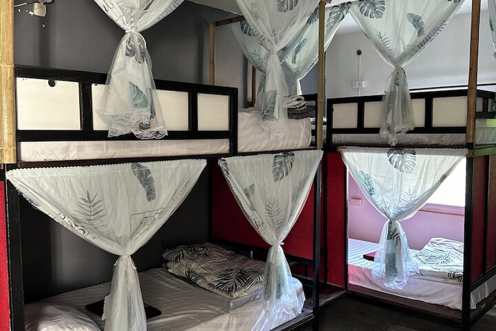 Room 11 of 37
