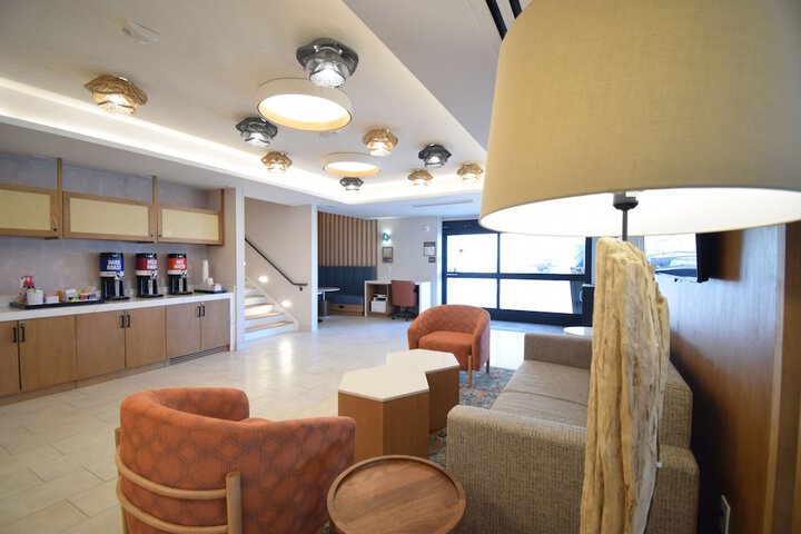 Entrance & Lobby