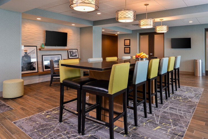 Lobby lounge