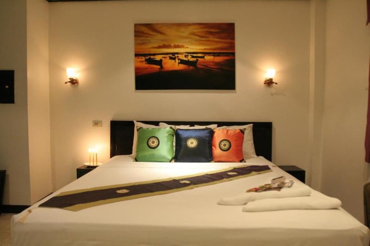 Room 15 of 33