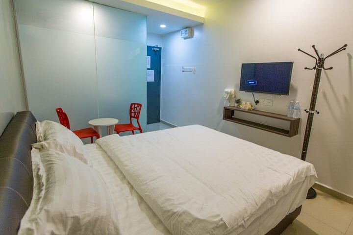 Room 17 of 34
