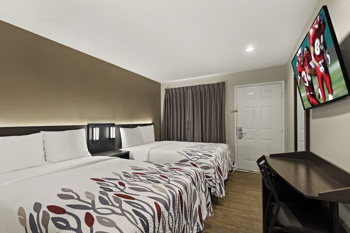 2 Double Beds (1 of 6)