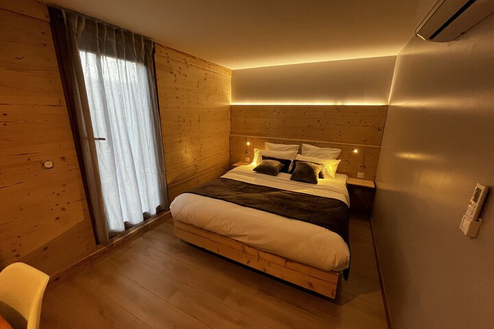 Room 16 of 50