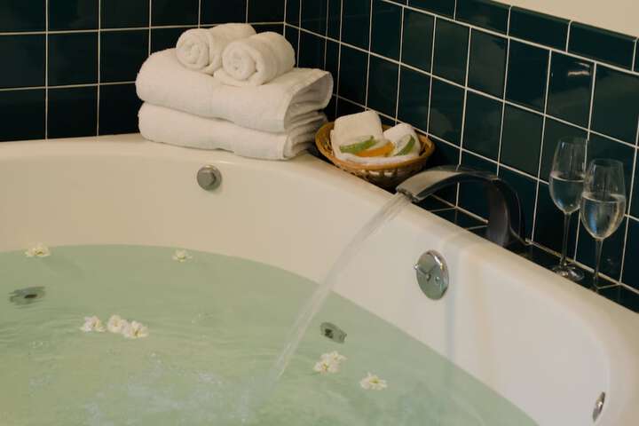 Jetted tub