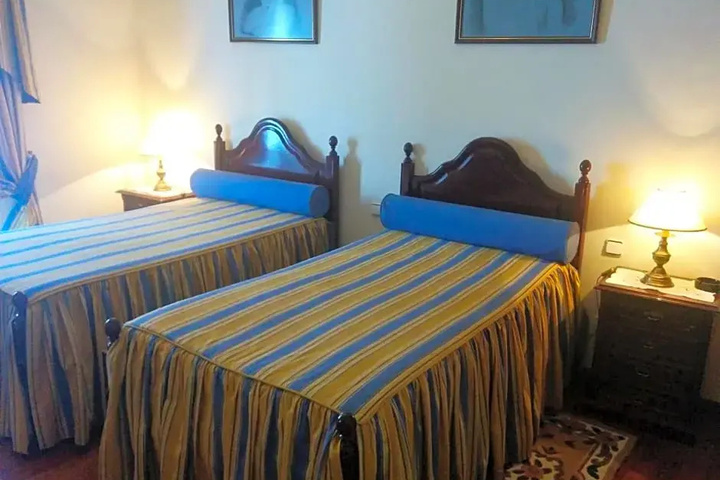 Room 6 of 15