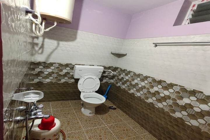 Room 12 of 16
