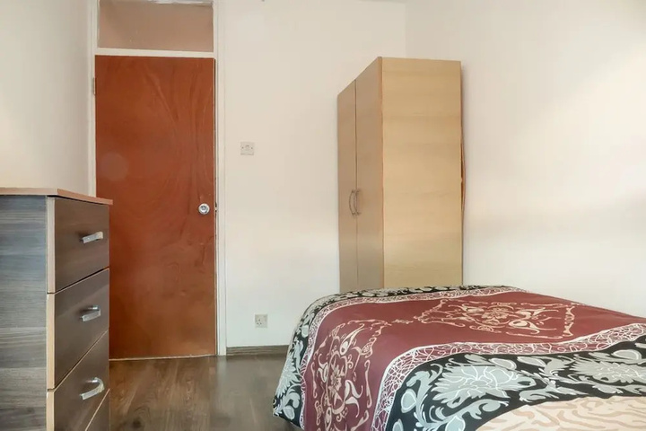 Room 4 of 13
