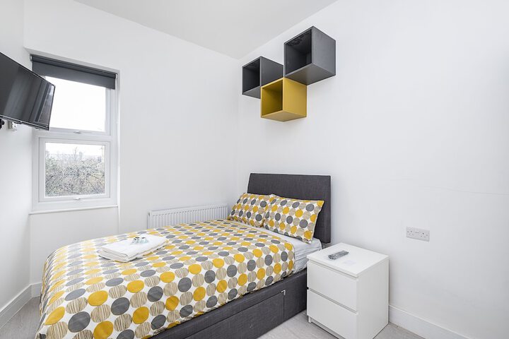 Room 25 of 65
