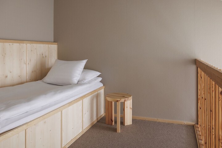 Room 9 of 82