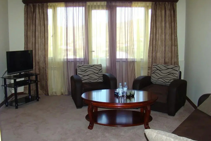 Room 4 of 15