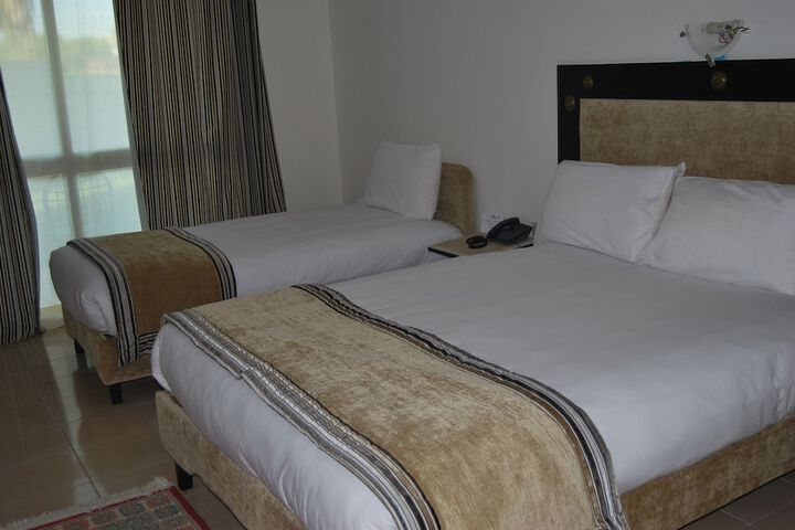 Room 10 of 29