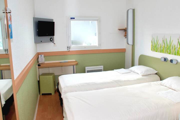 Room 11 of 35