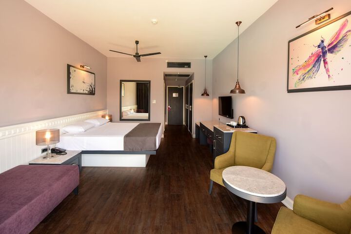 Room 5 of 65