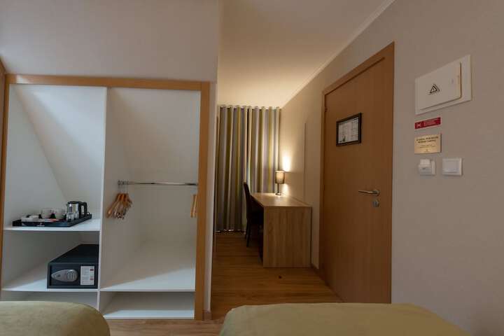 Room 46 of 79