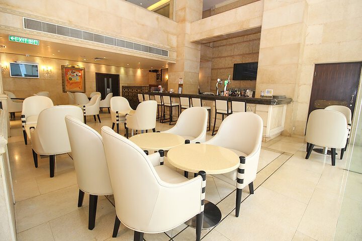 Lounge 74 of 85
